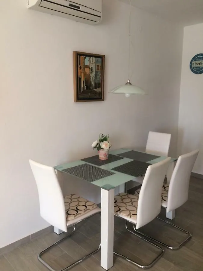 Apartments Toni-Malinska